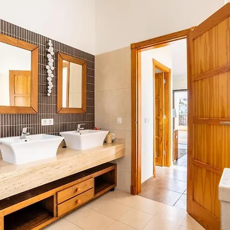 De La Huerta Con Piscina Privada Y Barbacoa