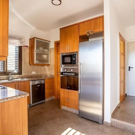 De La Huerta Con Piscina Privada Y Barbacoa فيلة غيمار