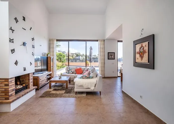 De La Huerta Con Piscina Privada Y Barbacoa