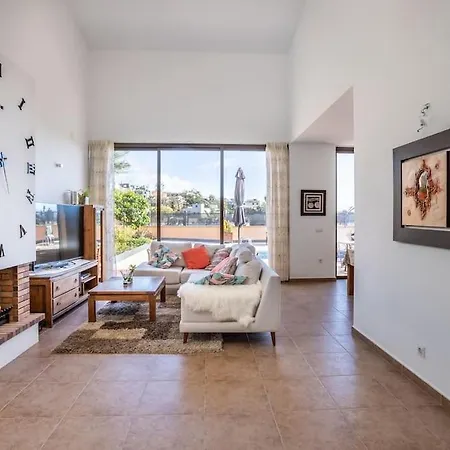 De La Huerta Con Piscina Privada Y Barbacoa